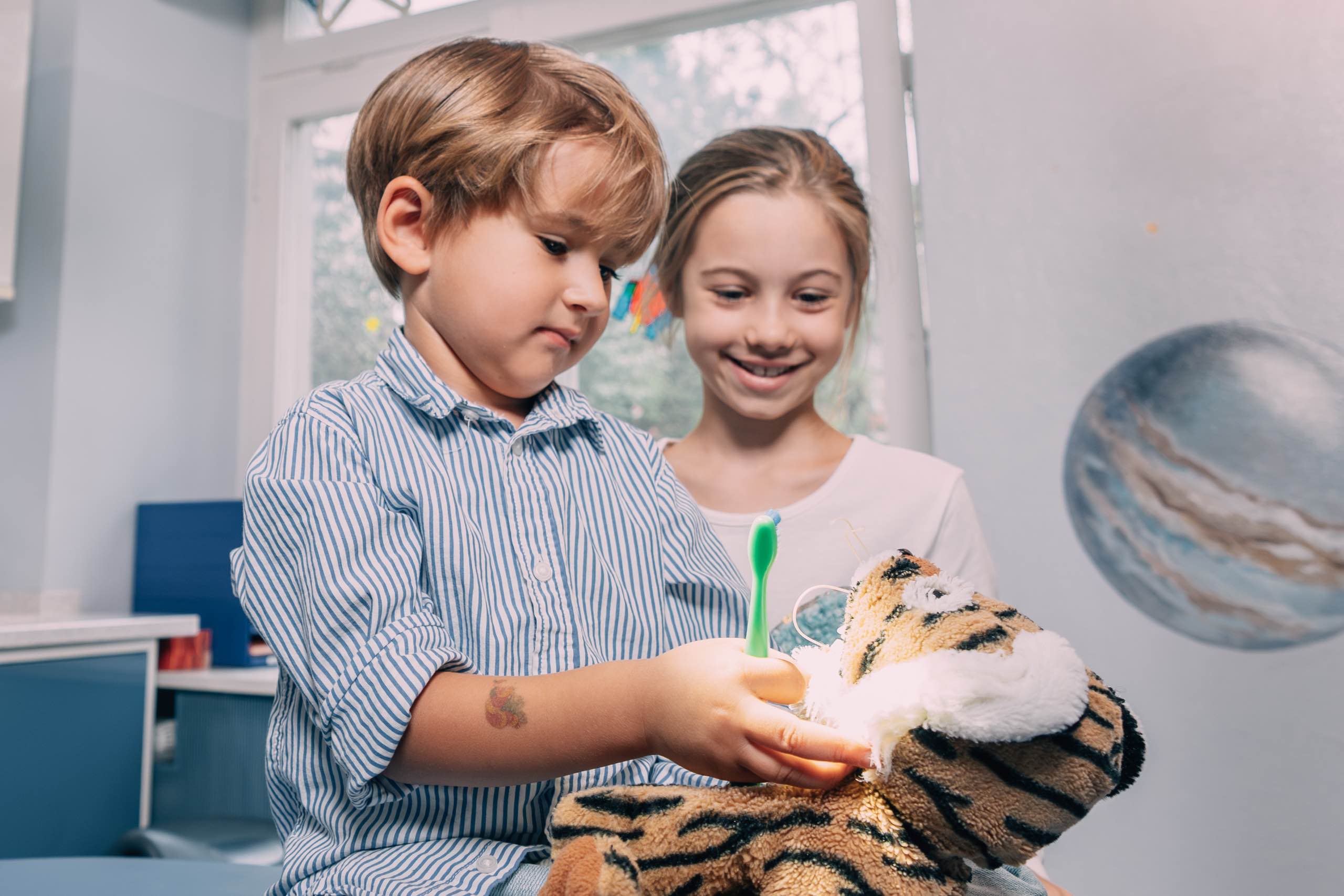 Fissurenversiegelung bei Kindern in der Kinderzahnarztpraxis Zahnplanet München-Schwabing