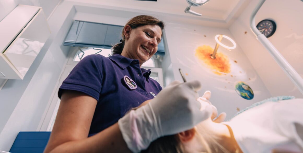 Fluoridierung bei Kindern in der Kinderzahnarztpraxis Zahnplanet München-Schwabing