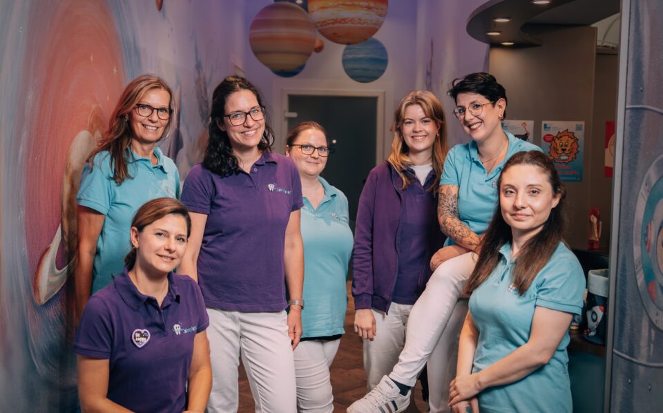 Team von Zahnplanet – spezialisierte Kinderzahnärzte in München-Schwabing